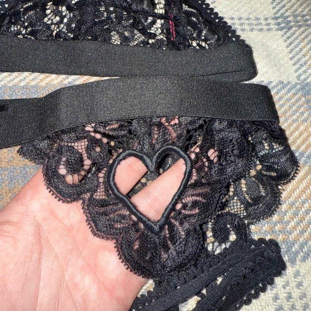 RSlove lingirie set with heart and lace detail